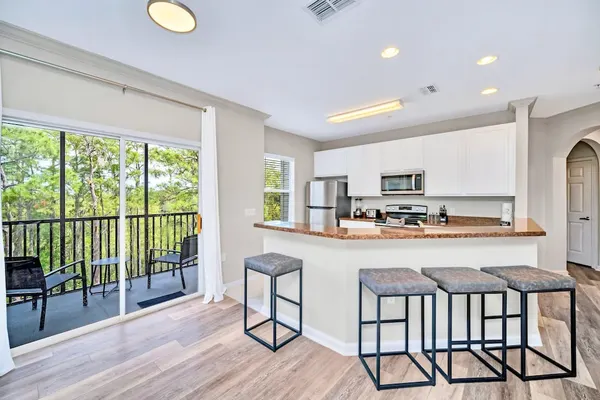 Photo 1 - Upstay - Condo Near Disney w Games Pool Sauna