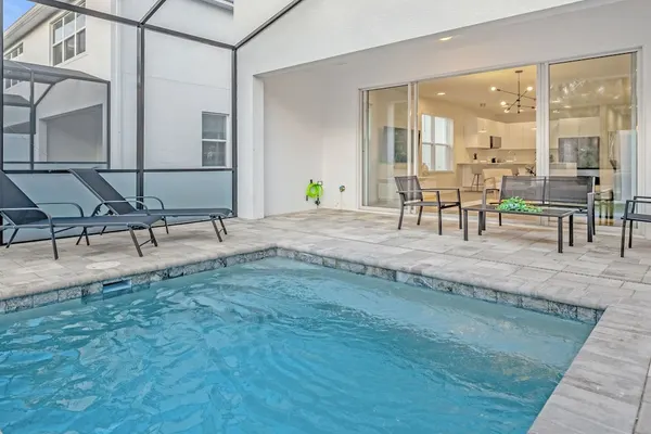 Photo 1 - Upstay - Modern Family Townhome With Pool