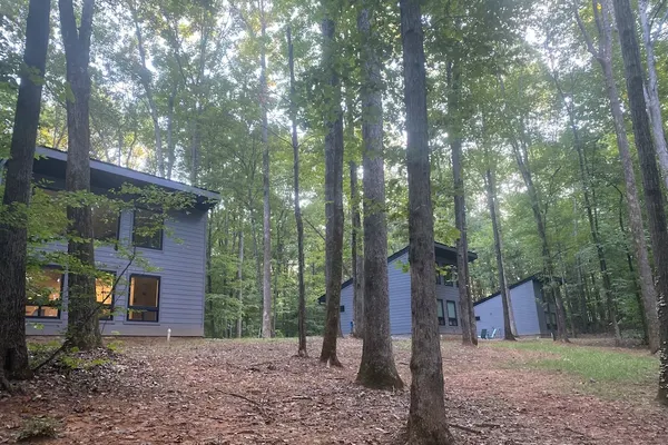 Photo 1 - Cabin with free parking!