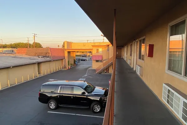 Photo 1 - Robinhood Motel Anaheim West