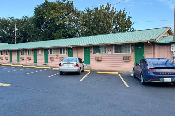 Photo 1 - BUDGET INN