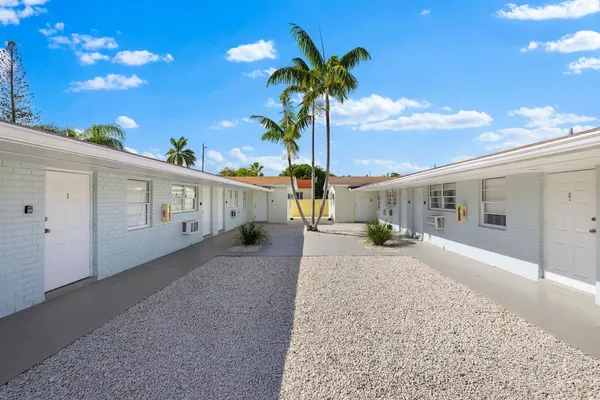 Photo 1 - Sunset Inn - Hallandale Beach