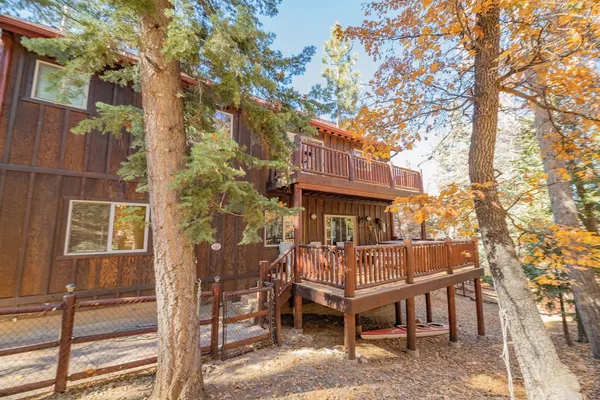 Photo 1 - Bearfoot Bungalow