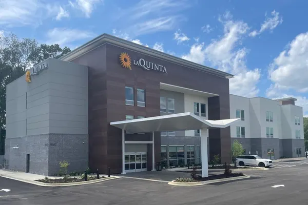 Photo 1 - La Quinta Inn & Suites by Wyndham Olive Branch