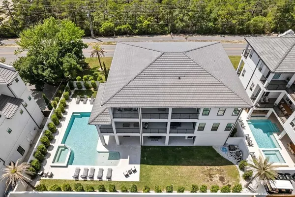 Photo 1 - Emerald Palace by Avantstay 10bdr w/ Private Pool & Golf Cart