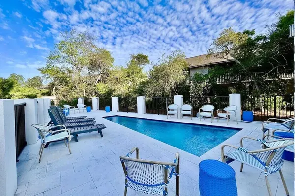 Photo 1 - Casa d' Azure by Avantstay Sleeps 18, Private Pool, Golf Cart Included