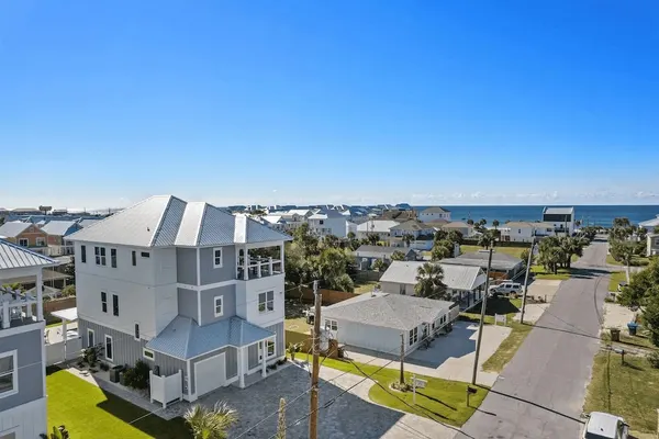 Photo 1 - Tipsea Turtle - Avantstay 1 Block to Gulf + Pool