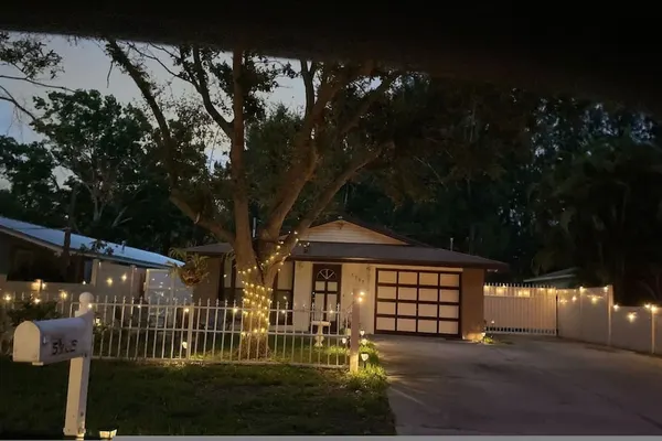 Photo 1 - Home Close to Saint Pete Pier Quiet Spacious