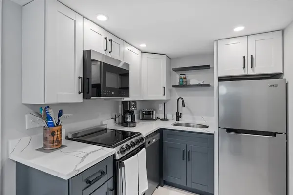 Photo 1 - Modern Condo Perfect For Winter Rental