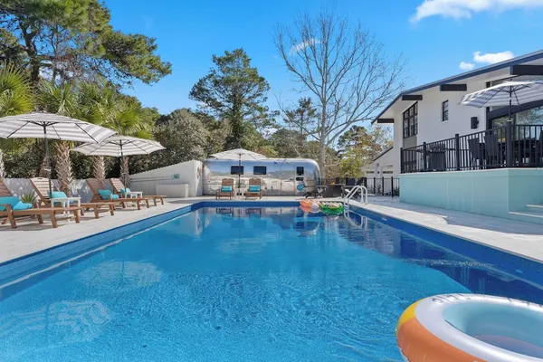 Photo 1 - 30A Florida Flashback by Avantstay Private Pool, Golf Cart, 3 Mins to Beach!