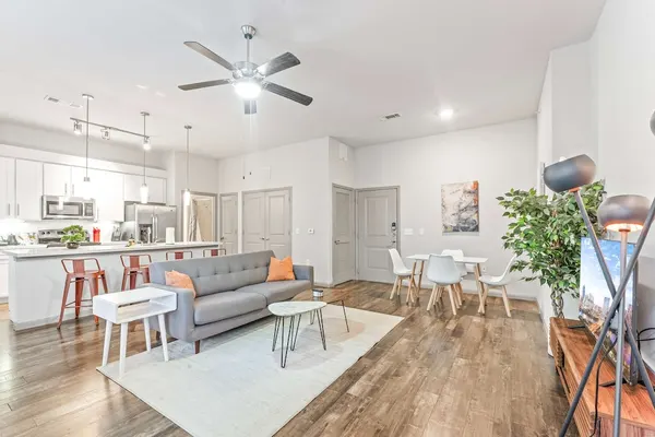 Photo 1 - Homey 2BR Suite Close to Downtown w Fast Wifi