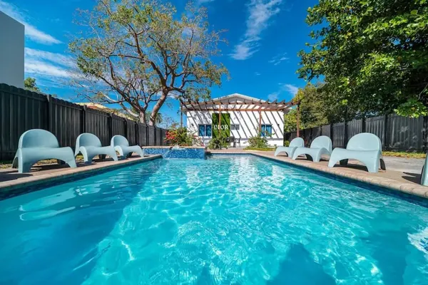 Photo 1 - Charming Home With Pool Jacuzzi