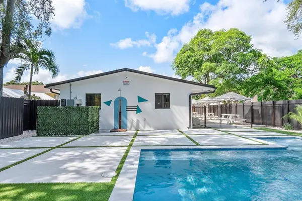 Photo 1 - Miami Stay With Pool Luxury