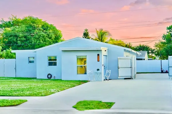 Photo 1 - Stylish House w Hot Tub Close to Beach Stadium