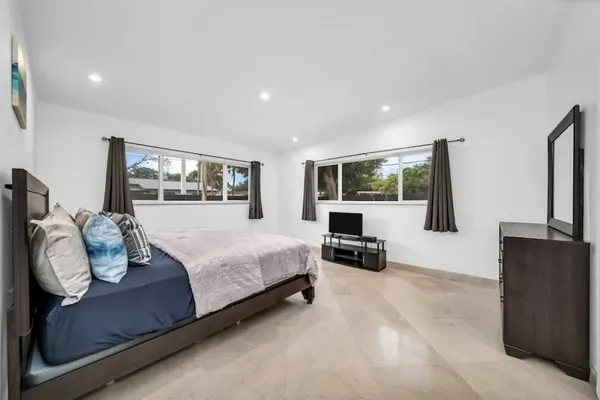 Photo 1 - Elegant Home With Heated Pool