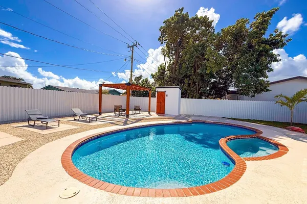 Photo 1 - NEW Luxury 5BR Villa Private Pool BBQ Game Room