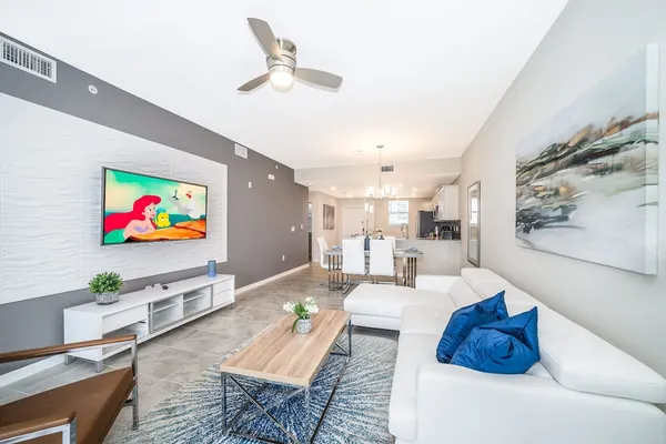 Photo 1 - Elegant 2bed Condo in Storey Lake Prime Location