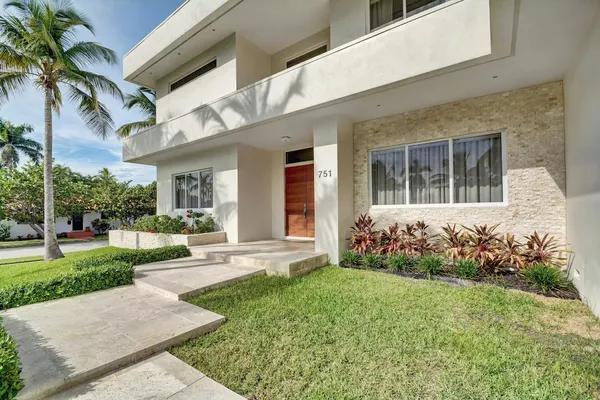 Photo 1 - Luxurious Beach Retreat w/ Heated Pool&basketball