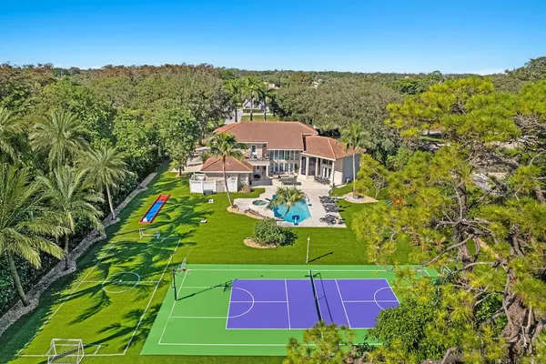 Photo 1 - Luxurious 7-Bedroom Villa with Pool & Games