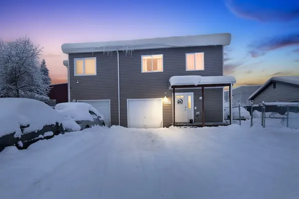 Photo 1 - Fairbanks Fox Den 2 Bedroom Townhouse