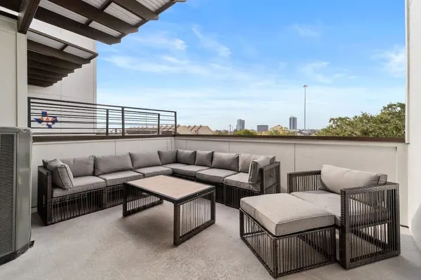 Photo 1 - Downtown Houston 3BR Bachelorette Escape