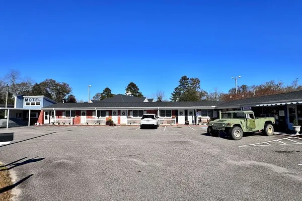 Photo 1 - Chesterfield Hotel by OYO Hwy 9