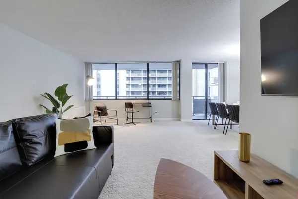 Photo 1 - Modern Apt Near Airport & Metro