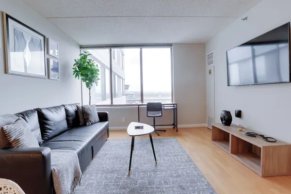 Photo 1 - Spacious Apartment at Pentagon City
