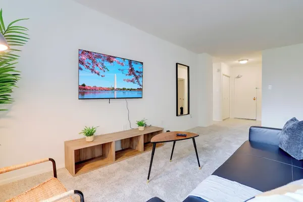 Photo 1 - Comfortable Apt in Crystal City
