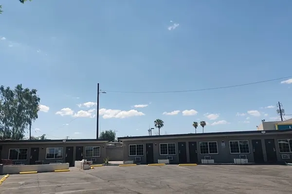 Photo 1 - US MOTEL