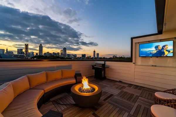 Photo 1 - Luxurious Midtown Home Rooftop Views by Silverx