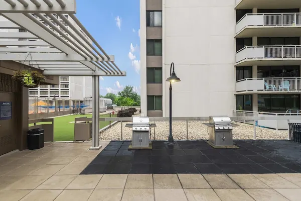 Photo 1 - DC Airport Metroline Apartments