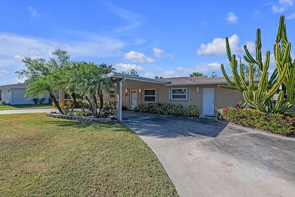 Photo 1 - Comfy Home W/ Heated Pool Near Siesta Key Beach 2 Bedroom Home