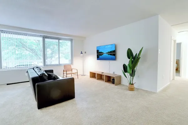 Photo 1 - Apt Near Airport in Crystal City