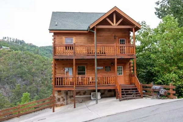 Photo 1 - The Only Tenisee 4 Bedroom Cabin