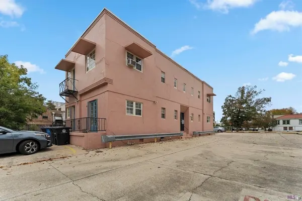 Photo 1 - StayAE - Flamingo House