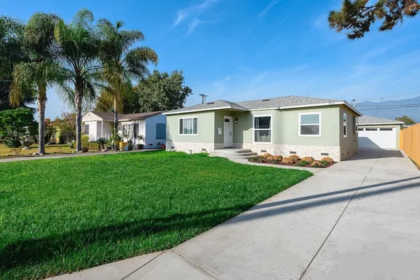 Photo 1 - Luxury Modern Retreat w Spacious Yard Premium Comfort