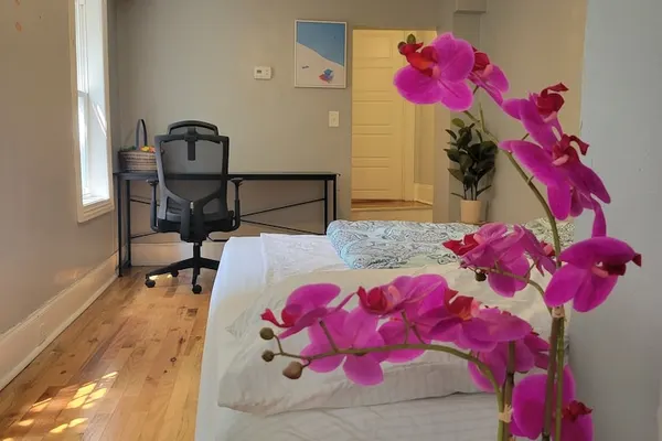 Photo 1 - Entire House 1BD King Bed near Downtown