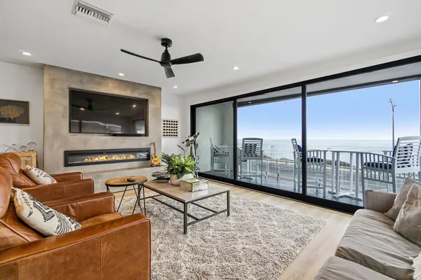 Photo 1 - Carlsbad Beachfront Home W Hot tub