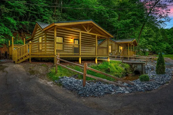 Photo 1 - Group Getaway, Modern Cabins Sleep 16, Gatlinburg