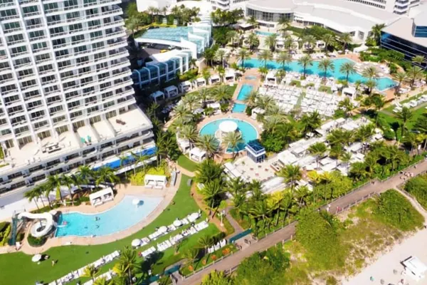 Photo 1 - Residences at Fontainebleau Miami