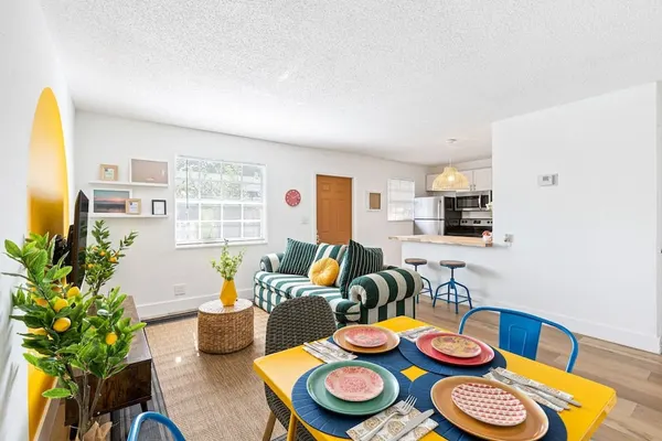 Photo 1 - Lovely 2 BR Condo in Sailboat Bend