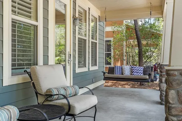 Photo 1 - Teal Dreams by Avantstay 3 Blocks to Beach, Back Patio Seating
