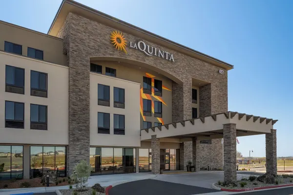 Photo 1 - La Quinta Inn And Suites By Wyndham Lincoln
