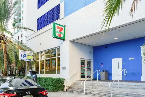 Photo 1 - Chic Brickell Condos – Prime Location