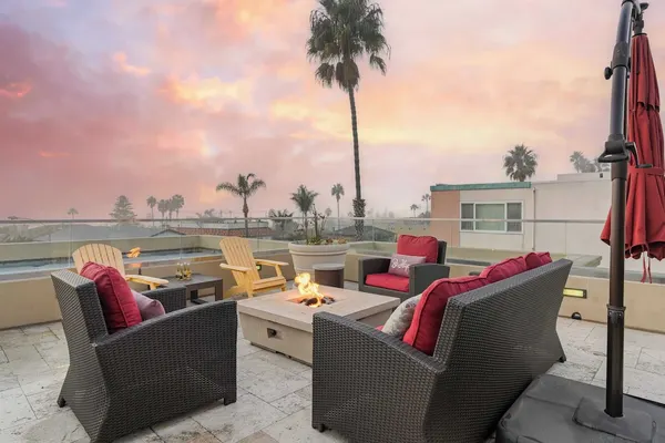 Photo 1 - Windansea by Avantstay Private Rooftop Patio, 2 Blocks to Beach & Town