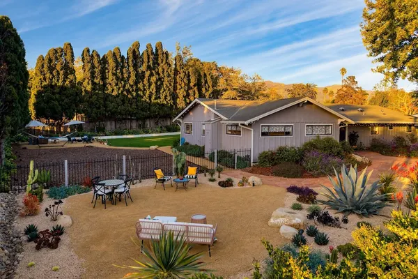 Photo 1 - Hummingbird Haven by Avantstay Dog-friendly Near the Beach Huge Yard Hot Tub