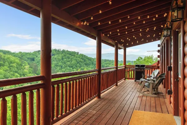 Photo 1 - Smoky Ridge by Avantstay Renovated Cabin w/ Indoor Pool Game Room + Theater