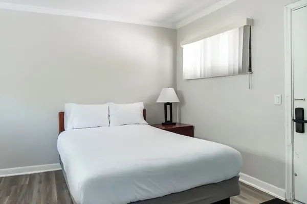 Photo 1 - Stylish Downtown Detroit Apartment for 2 With Wifi