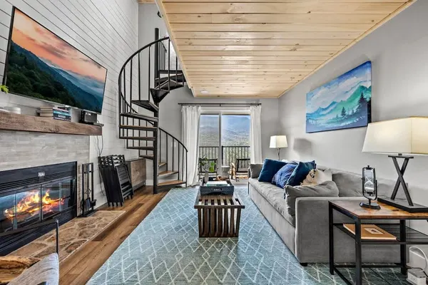 Photo 1 - Loft Sleeps 8 Views Indoor Pool Access